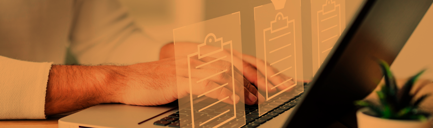 Hombre escrbiendo documentos en su laptop