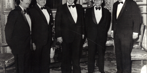Mario Laserna, embajador de Colombia en Francia, el primer ministro francés Raymond Barré y el presidente Julio César Turbay durante la visita presidencial en Paris, 1979