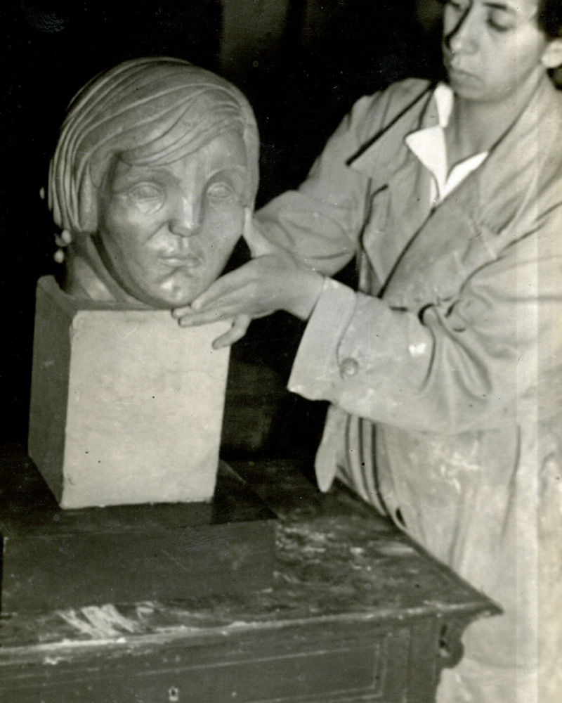 Elizabeth Grose (doctora en Microbiología de la Universidad de Columbia, lugar en donde conoció a Mario Laserna. Fundadora de la Escuela de Bacteriología, trabajó con la Universidad por 44 años). Foto: Historia de la U. de los Andes. Tomo III, p. 135, donde se ve joven. 